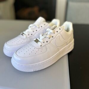 Nike Air Force 1 Low “Triple White” – Brand New